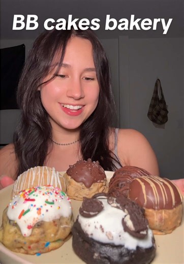 Trying @BB Cakes Bakery oreo themed cookies! obsessed! drop goes live tomorrow @ 9am CST #oreo #cookies #bbcakesbakery #mukbang #foodreview