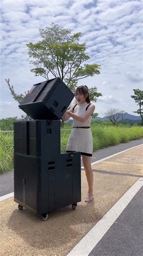 Touch screen karaoke speaker #loakeo #loa #loakeokeocongsuatkhung #longphataudio