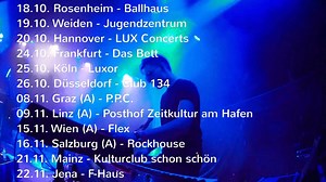 Hallo Leute wir haben tolle Neuigkeiten am Start. Im Juli kommt das neue Album "Django4000" raus :) und bis dahin haben wir einige Überraschungen für euch vorbereitet. Wir werden euch nach und nach damit zuballern. Nun steht erstmal ein spannender #Gypsy Festivalsommer 2019 vor der Tür und darauf folgt auch gleich die Herbst TOUR 4000 zum neuen Album! Wir zittern schon vor Freude, endlich wieder für euch spielen zu dürfen. #werddawahnsinn 🙌🙏💪🤩 Teile den Beitrag und du hast die Chance auf 2x2