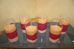 Verrine surimi, betterave, poivrons au boursin