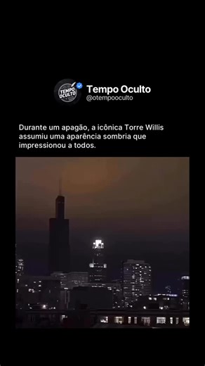 Tempo Oculto on Instagram: "Por décadas, a Willis Tower representou progresso, modernidade e energia no coração de Chicago. Seu brilho noturno sempre foi parte da identidade visual da cidade. Até que um blecaute inesperado mudou tudo. Sem luzes, o arranha-céu perdeu sua presença vibrante e se transformou em uma sombra colossal recortada contra o céu. O que antes simbolizava vida urbana passou a transmitir silêncio, mistério e até um certo desconforto visual. Moradores relataram estranheza ao per