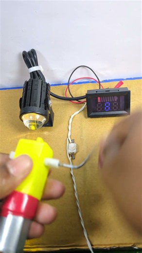 Powering Fog Light & Voltmeter Using 2 Metal Gear Motors #tech #diy #innovation