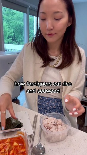 Traditional Korean Seaweed and Rice Eating Tutorial