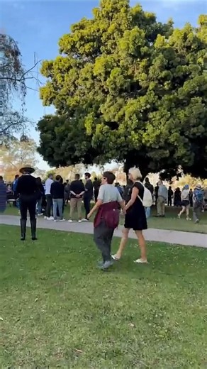 A moving show of solidarity from the police and the American community 🇺🇸Mosq