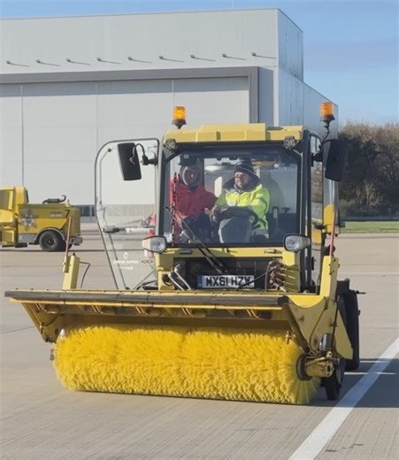 ❄️ With temperatures dropping, it’s the perfect moment to spotlight the incredible work that happens behind the scenes to keep London Gatwick running smoothly through disruptive winter weather. In this first video, Aerodrome Graduate Jess Kosky takes you through part of our winter fleet - a specialist line‑up of vehicles designed to keep our stands, taxiways and runway safe and operational during the most challenging conditions. Today’s featured vehicles include: ● De‑icer 3 ● De-icer 5 ● Compac