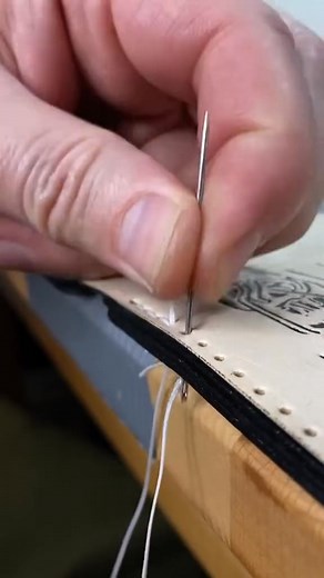 #leatherworking #leatherworks #leatherproduct #leathercraft #leatherwallet #wallet #asmr | Leathercraft