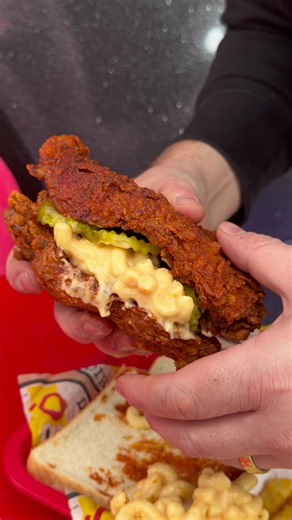 WHAT’S YOUR DAVE’S HOT CHICKEN MENU HACK? #menuhack #secretmenu #daveshotchicken #ikfood #macandcheese