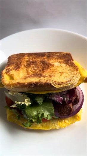 One Pan Egg Sandwich for Breakfast 🍳🥪 #easybreakfast #healthybreakefast #breakfastsandwich #food