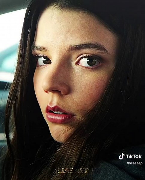 Kevin and Casey Kiss Scene | Splits Movie Edit