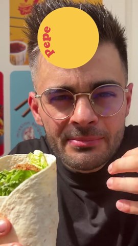 Charles | FastGoodCuisine on Instagram: "Nouveau Petit Snack Wrap Chez Pepe Chicken 🐔 TAG un ami qui doit voir ça ! Tortilla, salade, oignons rouges marinés et sauce Pepe ! Et si tu n’as pas de Pepe Chicken près de chez toi : Commente ta ville et on arrive (dans la ville la plus commenté) 📍On est déjà dispo à : Aix - Amiens - Aubervilliers -Bordeaux - Bruxelles - Boulogne - Caen - Chennevières-sur-Marne - Clermont-Ferrand - Colmar - Créteil - Croix - Dunkerque - Gennevilliers - Grenoble - Le H