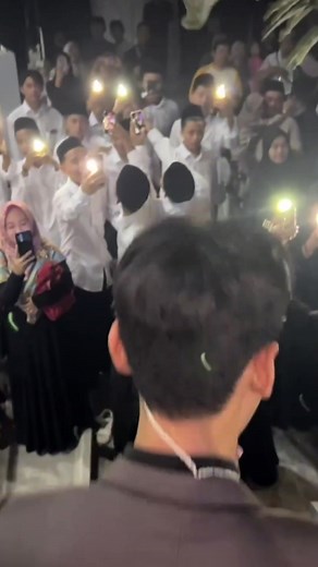 adzando seintrovert itu berkelahi dengan teriakan cegil