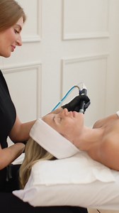 Unboxing the NEW Hydralock HA Booster 💧 Why you'll love this booster: ✨Provides deep hydration to quench your skin's thirst ✨Plumps and smooths fine lines ✨Locks in moisture for long-lasting radiance ✨Ideal for all skin types, especially those in need of a moisture boost Link in bio to find a Hydrafacialist near you. #Hydrafacial | Hydrafacial