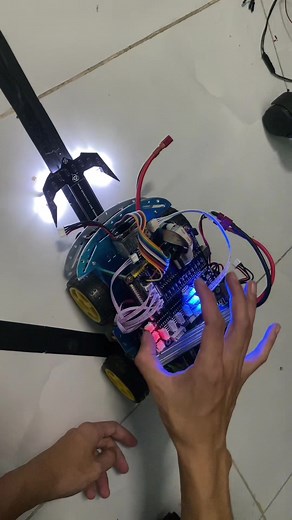 #robot dò #lines bằng code #PID 4 bánh mượt như sunsilk #esp32s3 #bluetooth #bt05 #hm10 #dtu 🦿#xuhuong #xuhuongtiktok #2024 mình sẽ mở shope hoặc tiktokshop cho anh em nào cần sở hữu 1 con 🦾