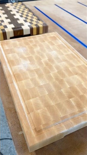 Water shower before the second sanding 💦 #woodworking #cuttingboard