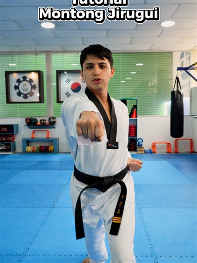 🥋💥 ¡Aprende a ejecutar correctamente el Momtong Jireugi! Una técnica básica del Taekwondo que parece sencilla, pero donde la postura, el giro de la cintura y la precisión hacen toda la diferencia. 🔥 Mira el tutorial, practica cada movimiento y mejora tu técnica paso a paso. 👊⚡ La fuerza empieza con una buena técnica. #Taekwondo #TKD #MomtongJireugi #TutorialTKD #ArtesMarciales