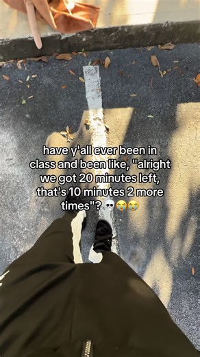 Chris2Relatable 💫 (@chris2realist)’s video of online class be like