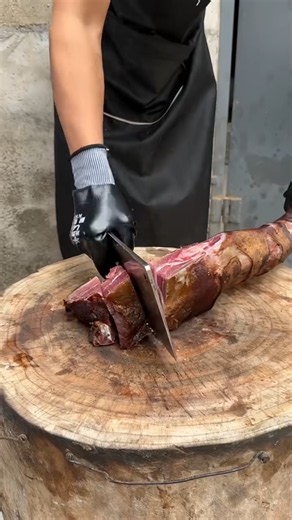 Watch a Pro Butcher Chop Cured Pork Flawlessly! 🤯🔪#butcher #porkcuts #cleaverknife #curedmeat