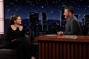 Amanda Peet vs Sarah Paulson – SPIT TAKE CHALLENGE! 🤣💦 | Jimmy Kimmel Live