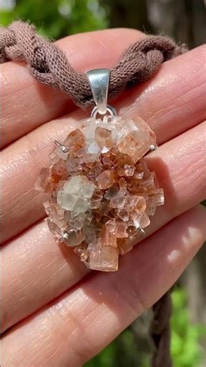 【人脈の石・財運アップ】1点物 高品質大ぶりアラゴナイト原石（モロッコ産）ペンダントトップ★鉱物ヒーリングジュエリー天然石パワーストーンお守りアクセサリー [ST3719]