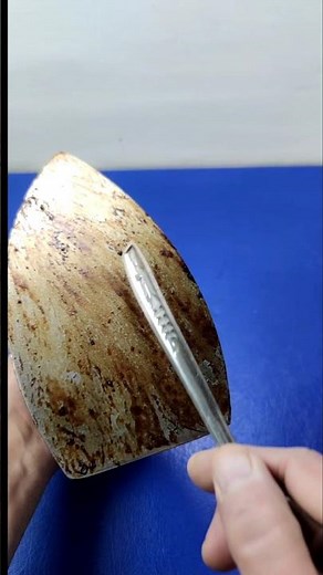 “Clean Your Iron in Seconds! This Simple Trick Really Works 😱” #diy