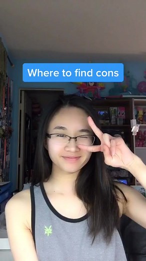 Part [2/3] How to get into a con for free #whileyouwerebusy #animecons #weebtrash