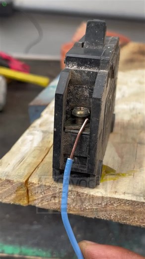 How to Secure Solid Wire in a Circuit Breaker