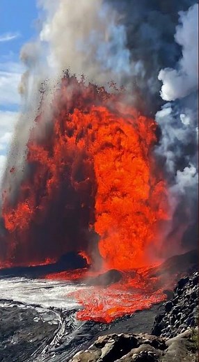 CRATER WALL BROKE! Hawaii Volcano Eruption 🌋#hawaii #shorts #volcano #volcanoes #eruption #lava