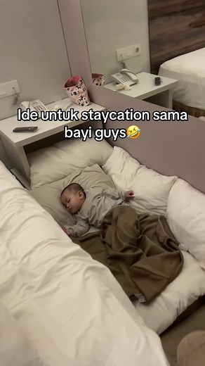 Ide Staycation Seru Bersama Bayi dan Bed Rails