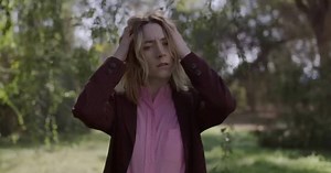 Saoirse Ronan protagoniza videoclip de “Psycho Killer” de Talking Heads