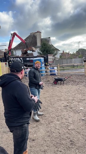 The Amazing Opera Singing Builder😮#viral #fun #opera #singer #construction #fyp #trending #amazing #talent #saturday #builder #bricktok