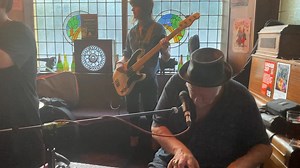 Diz Watson at The Millbridge. Iko Iko | Vince Lee - Blues Guitarist