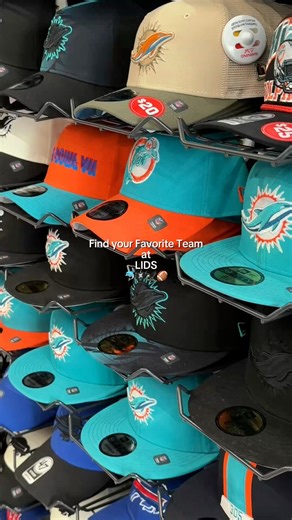 🏈⚾🏀 Find your favorite team at Lids Locker Room located at Orlando International Premium Outlets. Rep your colors and gear up in style! | Orlando International Premium Outlets