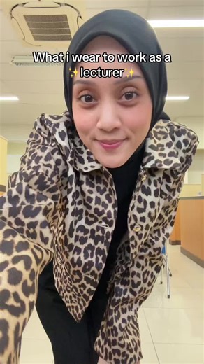 What I Wear to Work as a Lecturer: Daily Outfit Inspiration