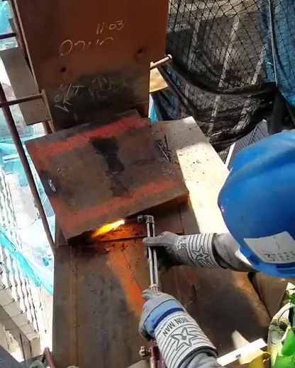 NYC #LOCAL40 Union Ironworkers👩‍🏭👨‍🏭#constructionlife #construction #weld #dirtyhandscleanmoney #bluecollar #workingclass #ironworkerslife #buildingamericausa #buildingamericausa #welding #ironworkers #ironworker #rodbusters #welder #unionironworkers #bluecollarworkers