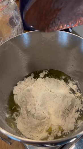 If tortillas are a staple in your kitchen, it’s time to meet their upgraded cousin: fermented sourdough tortillas. 🌮✨ Soft, flexible, and naturally flavorful, these bring all the gut friendly benefits of sourdough without giving up the foods your family already loves. 🏡💛 Unlike conventional tortillas, sourdough tortillas are fermented before cooking, which changes how your body processes them. That’s the magic. Here’s why they’re worth learning 👇 🌾 Easier to digest Fermentation breaks down 