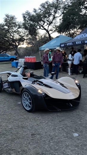 Beautiful Bac Mono
