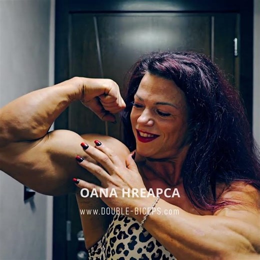 Posing and flexing session by Oana Hreapca