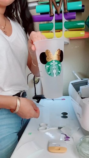 A glimpse at my Minnie Mouse cups✨🎀 #fyp #foryoupage #personalizedtumblers #smallbusiness #etsyseller #disney #smallbusinesscheck #etsy #cricut