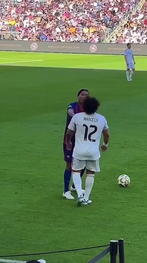 Ronaldinho e Marcelo se enfrentam em El Clásico das Lendas