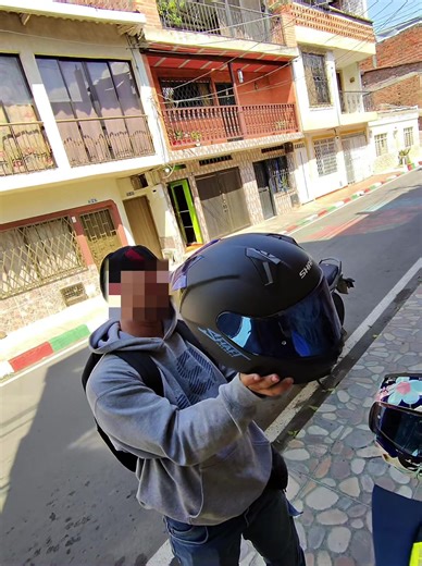 Acompañame en la entrega de un shaft 526 y un 560 ha esta hermosa pareja #casco #jsbikercali #cascos #cali#shaft