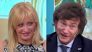 Quién es Amalia "Yuyito" González, la icónica ex vedette que acompañó a Milei al Teatro Colón