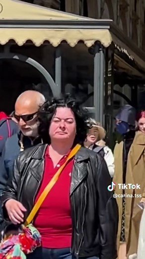 Italian Street Fashion: Milan Lady Outfit Check and Model Walk