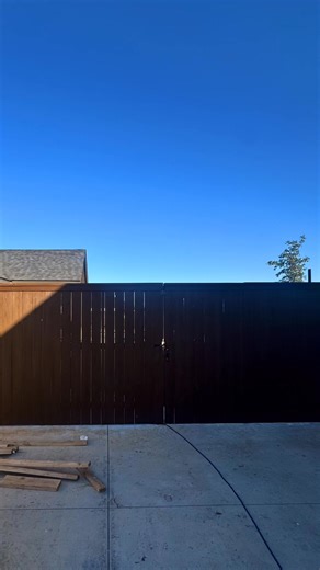 Start to finish — transforming fences never gets old. ✅ Spraying for coverage, brushing for precision. Serving Frisco and the DFW area with trusted fence-staining expertise. #FriscoTX #DFWFenceStaining #FenceCare #WoodDefender #FenceMakeover #TexasHomes | Stain & Shield Co.