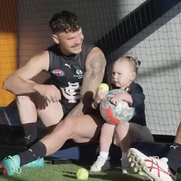 We had the best talent in the house Mic'D up on team photo day: Margot McGovern and Ayla Williams. 💁‍♀️ Margot was tired but Ayla picked up the slack like good friends do 🤝 Watch the full video here: https://bit.ly/3uk5iif | Carlton Football Club