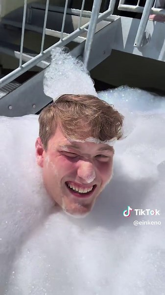 Schaumparty im Whirlpool: Das Keno-Erlebnis
