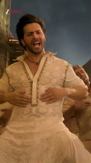 FIRST CLASS 🔥 Varun Dhawan’s Iconic Dance #Shorts #kalank #viral #enetertainment