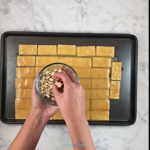 ALMOND CLUB CRACKER TOFFEE