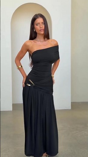 The perfect 🥀 our AVELINE strapless wrap Maxi Dress in black 🖤#fashion #model #style #outfit #shorts