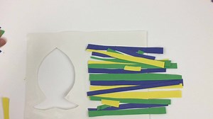 *Scissor Practice Fish* Let your little one practice those scissor skills and then create this fun fish after! Grab what you need and see more videos here: http://twitchetts.com/constructionpapercraftsforkids/ | Construction Paper Crafts for Kids