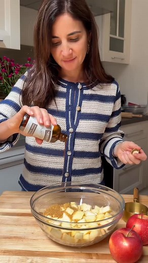 Eli Saiach on Instagram: "I’m pretty sure I’ll be baking with apples nonstop from now on… it feels so fall. And this Apple Braid couldn’t be easier: puff pastry, apples, and cinnamon! 🍎🍂 Ingredients -1 sheet puff pastry (thawed if frozen) -3 to 4 medium apples (peeled, cored, diced) -2 tbsp sugar (brown or white) -1/2 tsp vanilla extract -1 tsp ground cinnamon -1 egg (beaten, for egg wash) -A handful of sliced almonds -Confectioners’ sugar Instructions 1.Preheat the oven to 400 °F. Roll out th